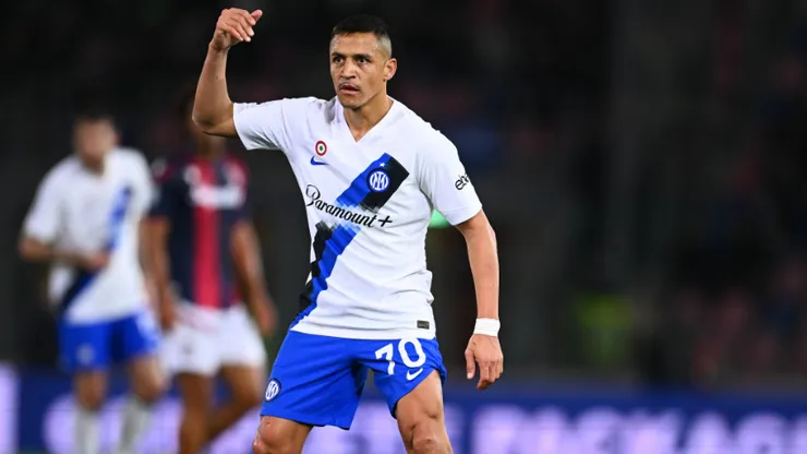 Alexis Sánchez es titular en la visita del Inter de Milán al Bologna.