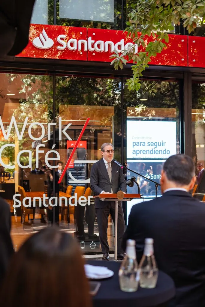 La nueva sucursal de Work/Café en la Casa Central de la Pontificia Universidad Católica. Foto: Daniel Sáez.