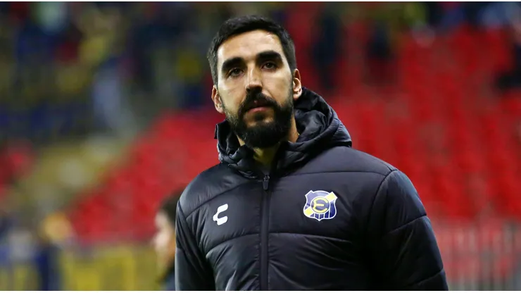 Paqui Meneghini no seguirá siendo más el DT de Everton.
