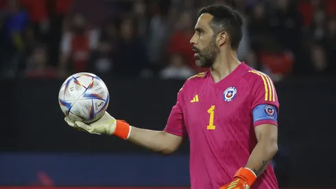 Claudio Bravo se sumará a la selección chilena sin haber disputado minutos con Betis.