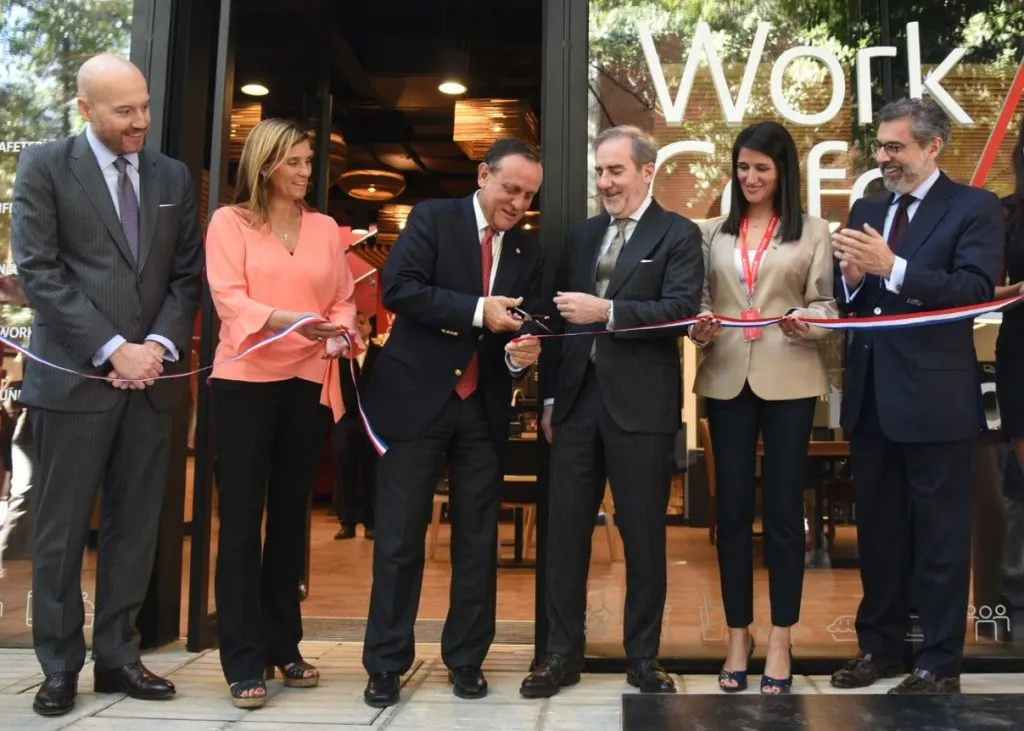Autoridades de la Universidad Católica y Banco Santander inauguran nueva sucursal de Work/Café