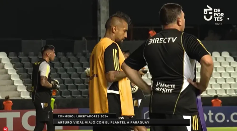 Arturo Vidal trabajó supervisado por el jefe de kinesiólogos de Colo Colo. (Captura CHV).