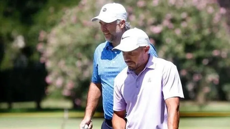Marcelo Díaz junto a Fernando González.