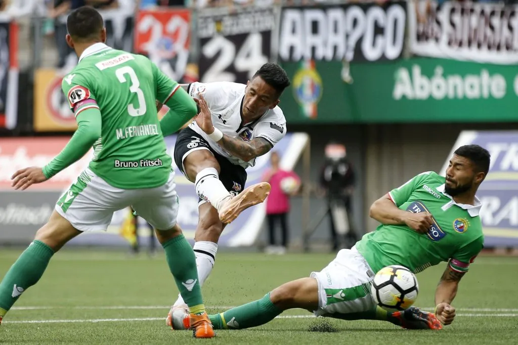 Lucas Barrios tuvo un nuevo paso por Colo Colo en 2018, pero no rindió como se esperaba | Photosport