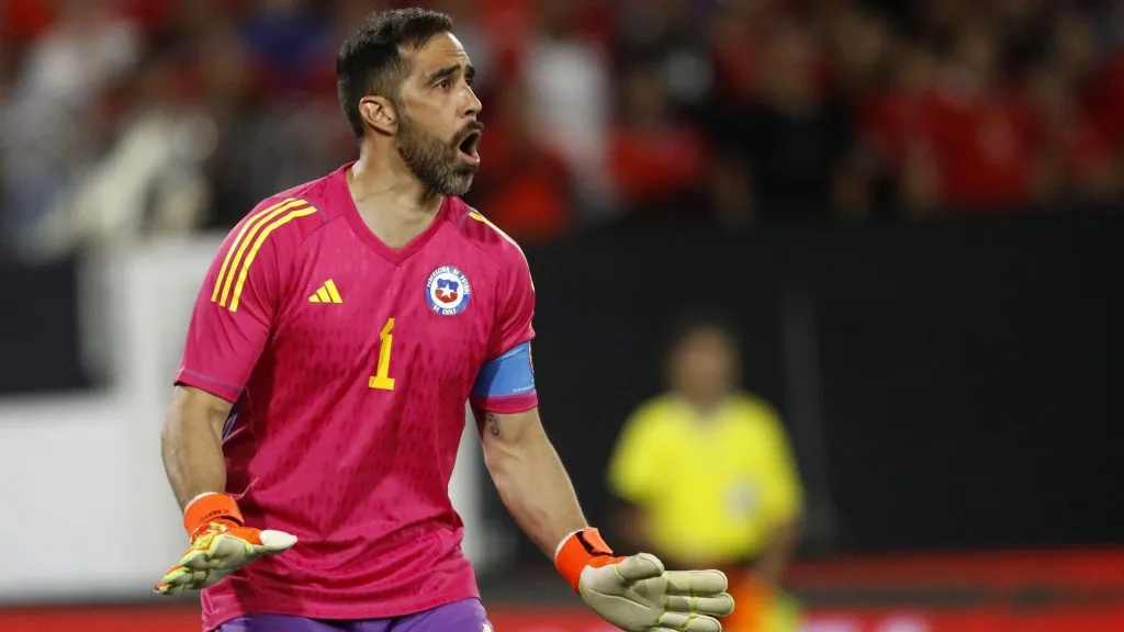Claudio Bravo recupera su lugar como capitán de Chile. Foto: Photosport.