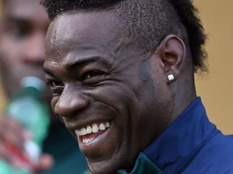 Una bromita a lo Balotelli: lanza petardo cerca de compañero
