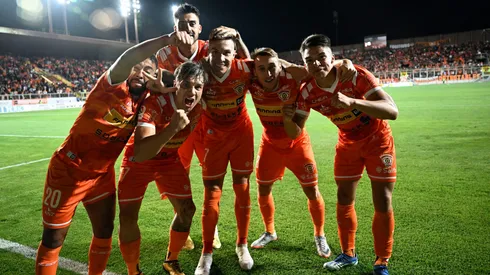 Cobreloa sumó ante Cobresal su primera victoria en su regreso a Primera.