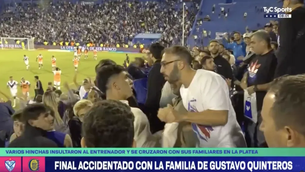 Familia de Quinteros con hinchas de Vélez