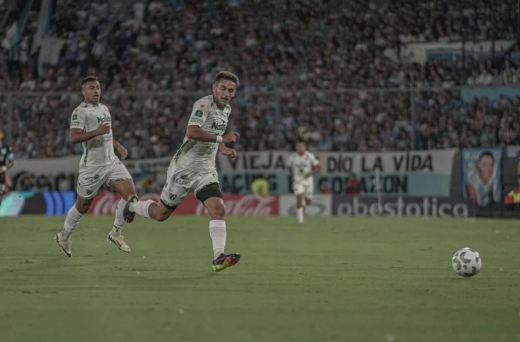 Iván Morales pidió cambio al minuto 37 del partido ante Racing. Foto: Sarmiento.