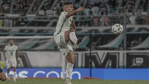 El delantero fue titular ante Racing en Argentina.