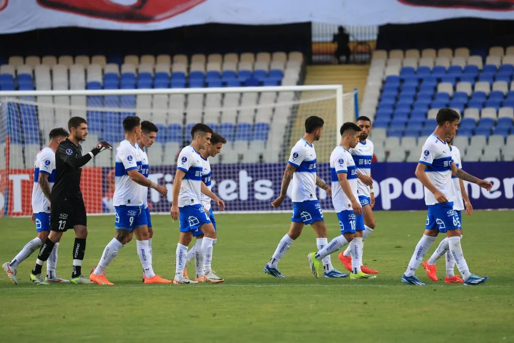La UC tuvo su jornada más triste del año en el Ester Roa y Nicolás Castillo fue amonestado en la banca | Photosport