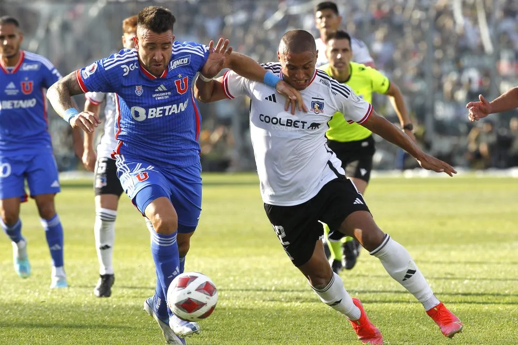 Zaldivia ante Benegas en el Superclásico 193. (Photosport).