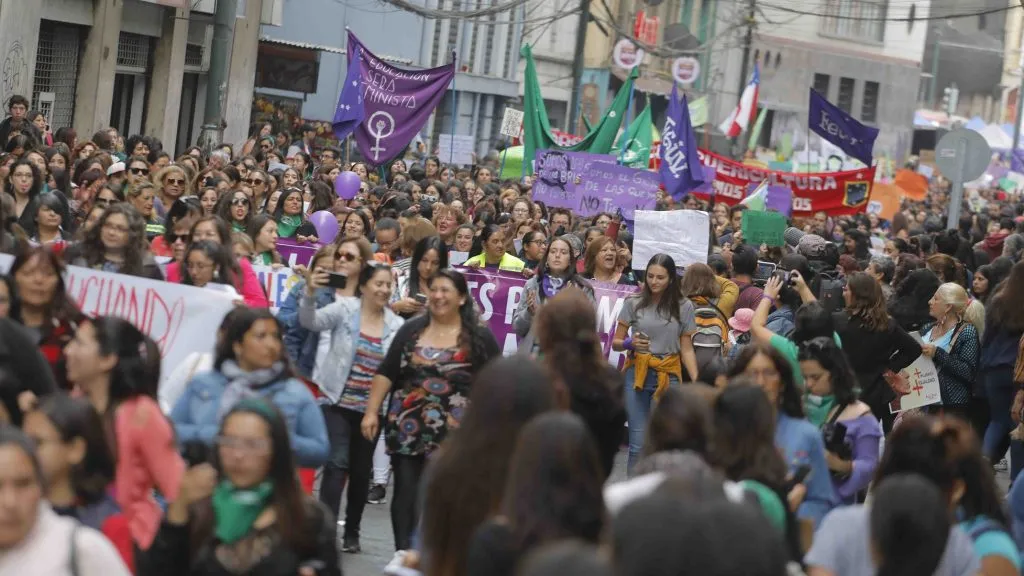 Coordinadora Feminista 8M convoca multitudinaria marcha nacional en conmemoración del Día Internacional de la Mujer en Valparaíso (2019)
