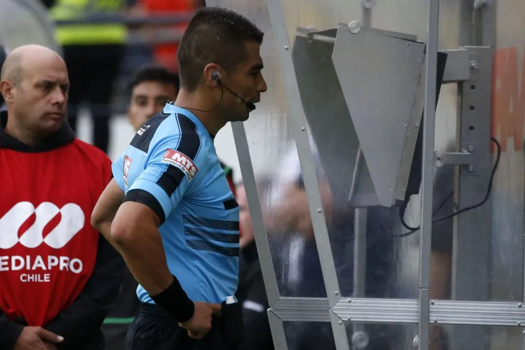 José Cabero tendrá el honor de su primer Superclásico en el estadio Monumental. Foto: Andres Pina/Photosport