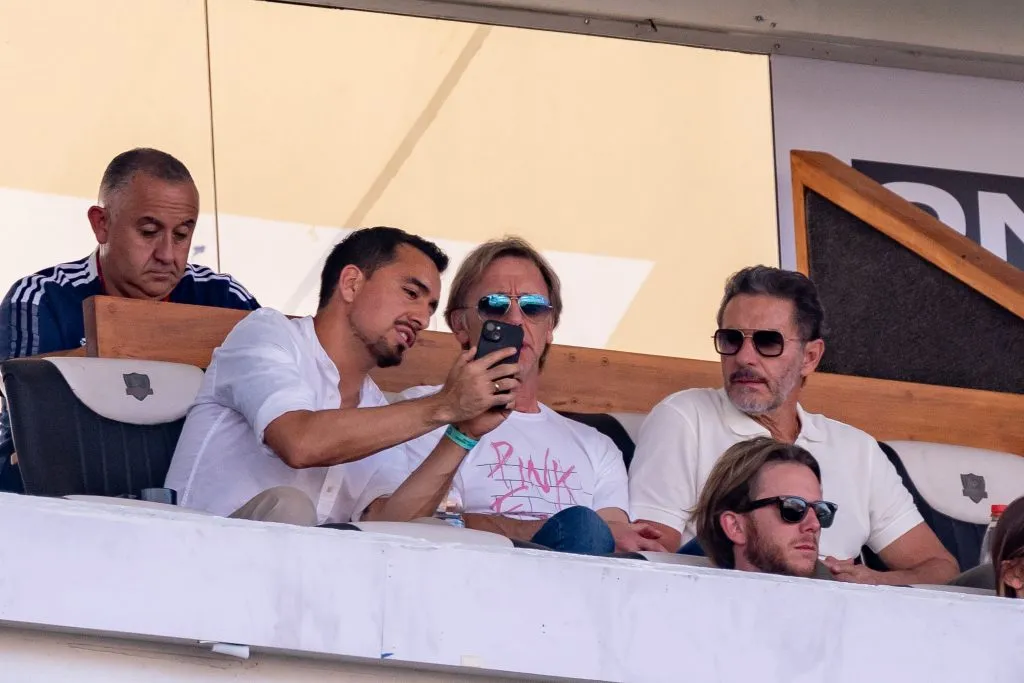 Gareca en el Monumental viendo a Colo Colo