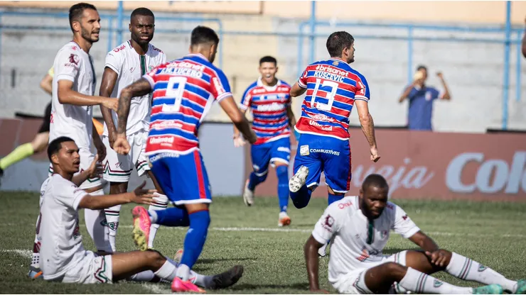 Benjamín Kuscevic celebra su primer gol con Fortaleza.
