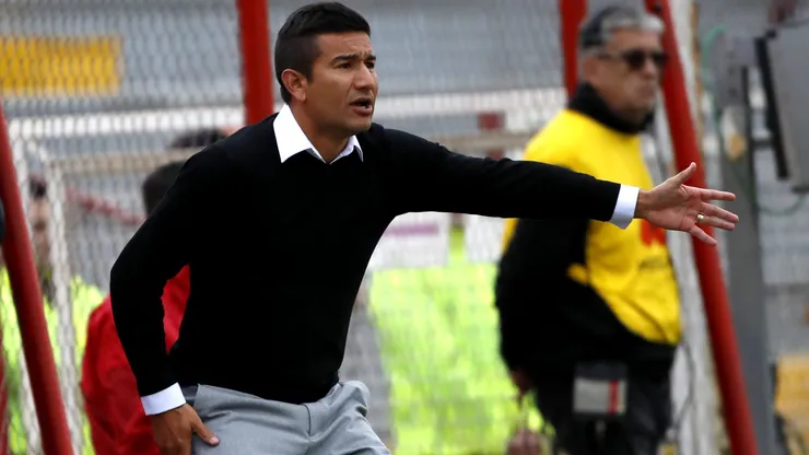 Víctor Rivero dirigiendo a San Felipe en 2022.