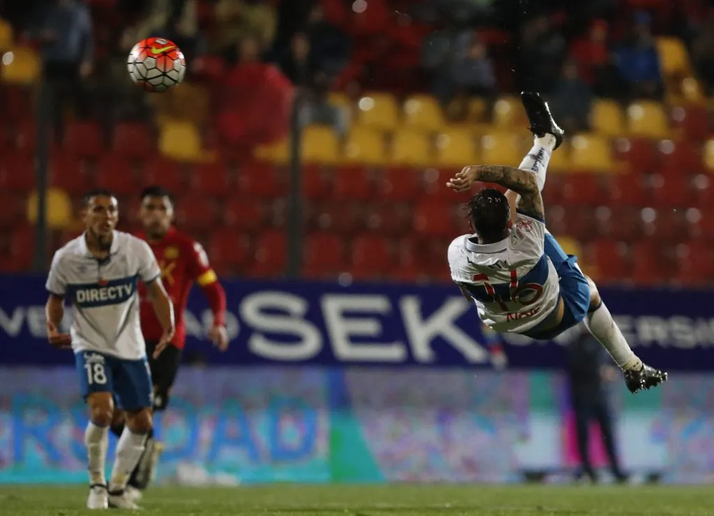 El golazo que le anotó Ricardo Noir a Unión Española en el estadio Santa Laura. (Martin Thomas/Photosport