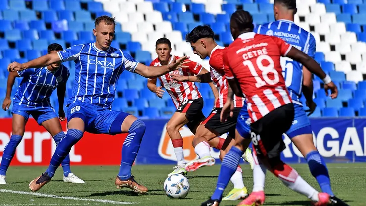 Estudiantes de La Plata derrotó a Godoy Cruz con una muy buena participación de Javier Altamirano.