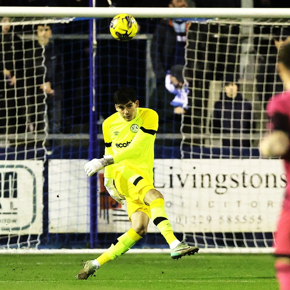Vicente Reyes es un indiscutido en el Forest Green Rovers, aunque no pudo evitar una derrota. (Foto: Forest Green Rovers).