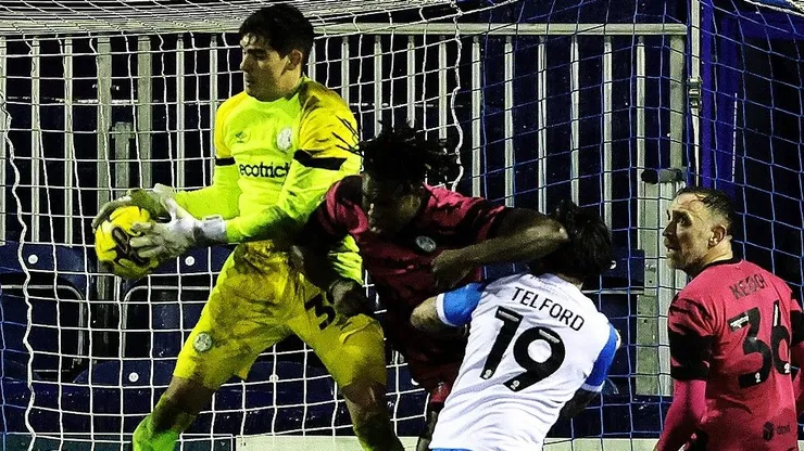 Vicente Reyes se erigió como un titular indiscutido en el Forest Green Rovers.