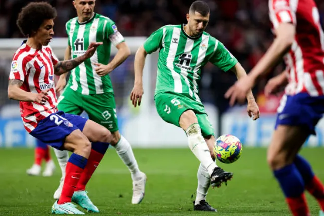 Manuel Pellegrini quiere retener sí o sí al argentino Guido Rodríguez. (Foto: Getty Images).