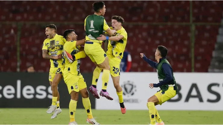 Advierten a Colo Colo del peligro de Sportivo Trinidense.