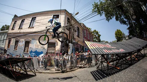 Las calles de Valparaíso recibirán a 30 pilotos que lo dejarán todo, y más, para coronarse como el nuevo Rey del Puerto en Valparaíso Cerro Abajo