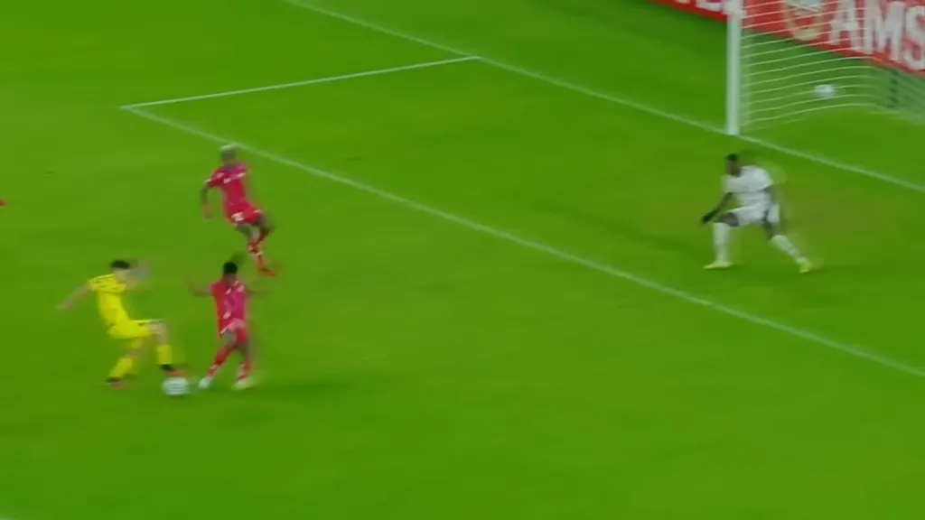 Otra toma del gran amague de Tomás Rayer ante El Nacional. (Captura Star Plus).