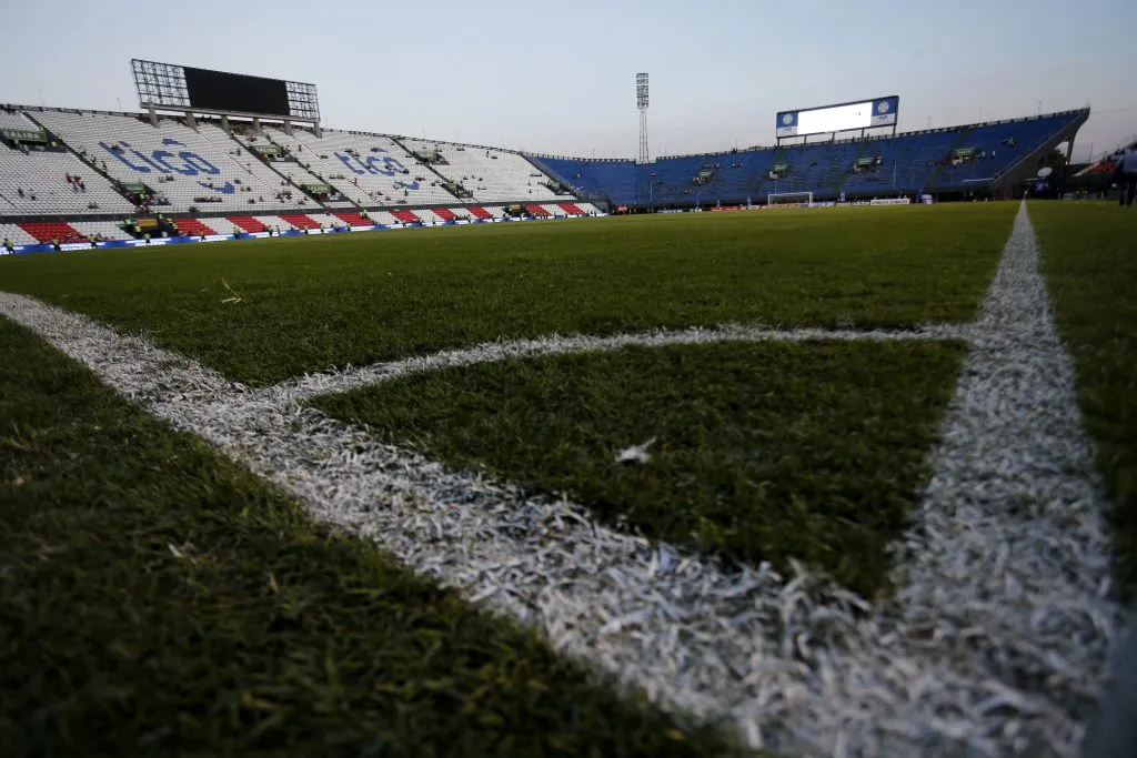 El Defensores del Chaco, estadio en el que jugará Colo Colo, ha recibido demasiados partidos en este inicio del 2024. | Foto: Photosport. 