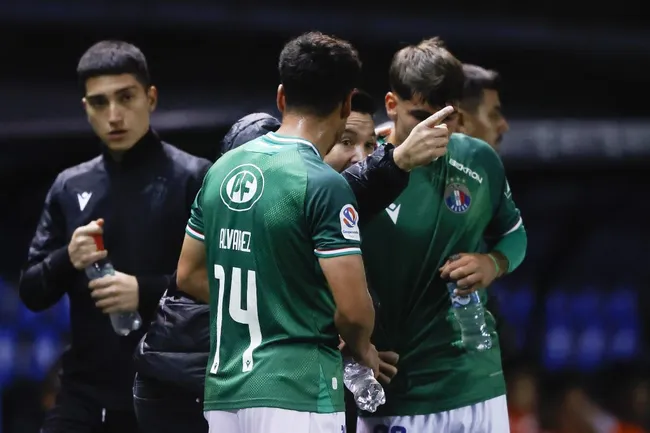 El DT de Audax Italiano hizo una petición a los hinchas. (Felipe Zanca/Photosport).