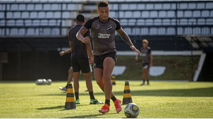 Javier Parraguez se va del ABC de Brasil tras apenas cuatro meses.