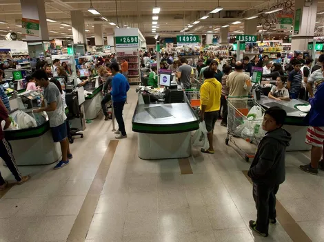 ¿A qué hora cierran los supermercados hoy?