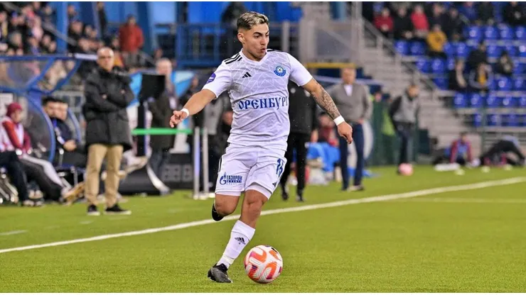 Thompson jugando por el FC Orenburg.