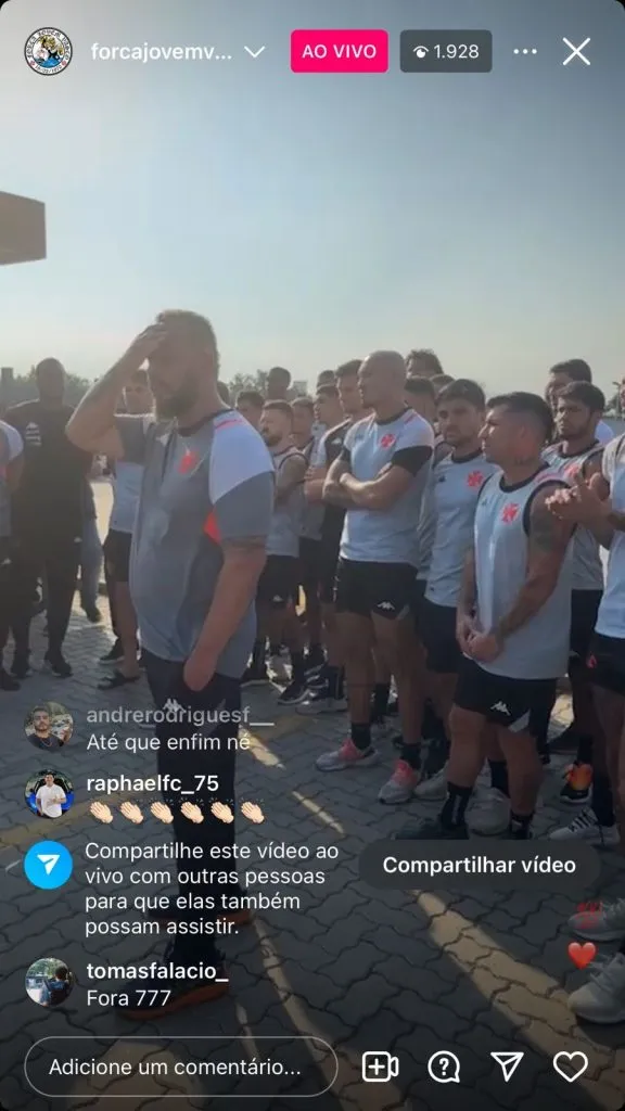 La facción Força Jovem Vasco transmitió la “visita” al plantel