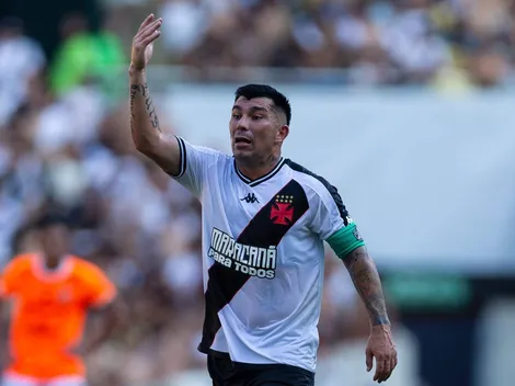 Hinchas de Vasco aprietan a Medel y Galdames