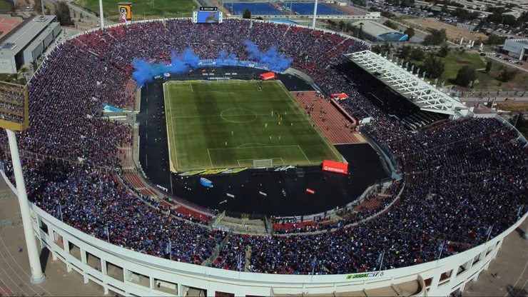 La U está atenta con la cancha del Estadio Nacional.