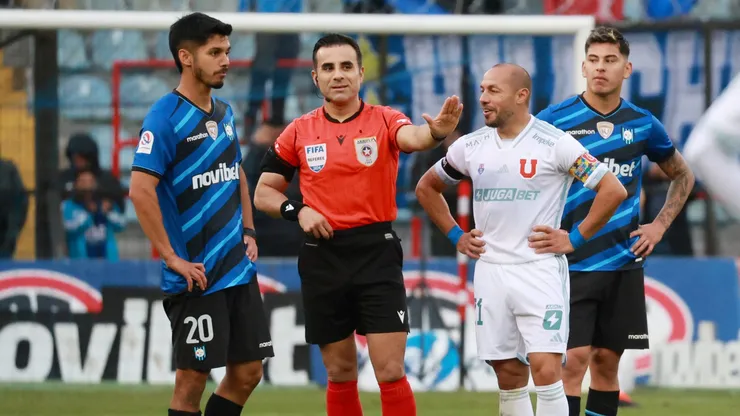 El árbitro Piero Maza determinó no cobrar penal.
