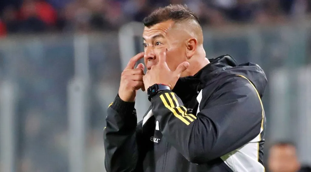 Almirón quiere un lateral y otro 9 para Colo Colo.