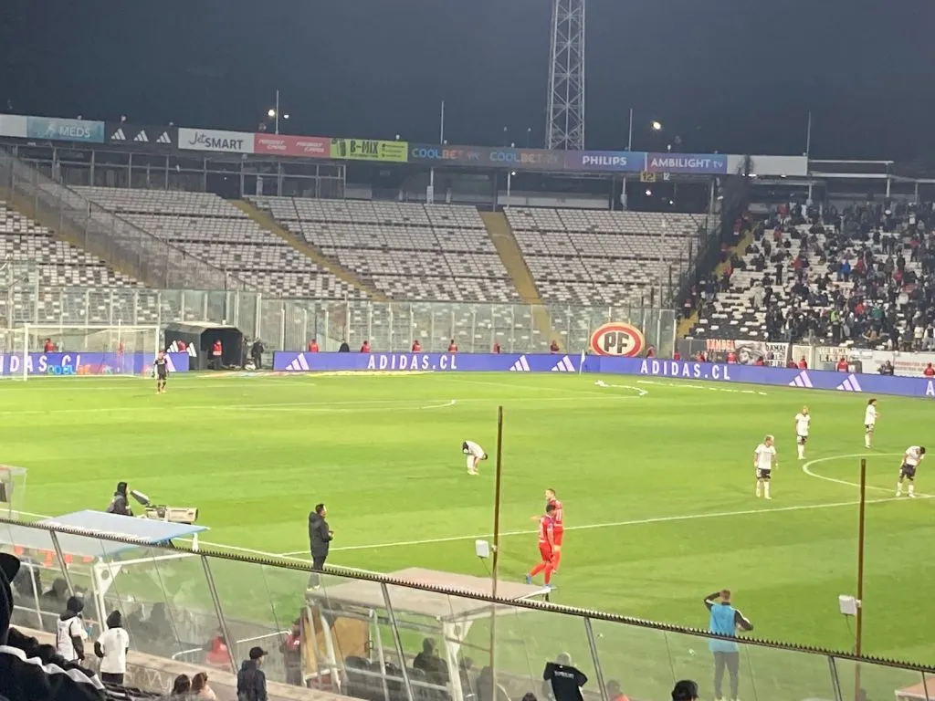 Aued le reclama la jugada al cuarto árbitro (Redgol)