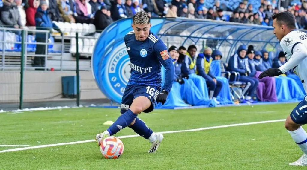 Thompson suma 570 minutos de juego con el Orenburg FC. | Foto: @jordhyth_42