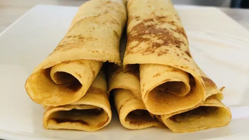 Receta de panqueques con manjar fáciles y en pocos pasos.