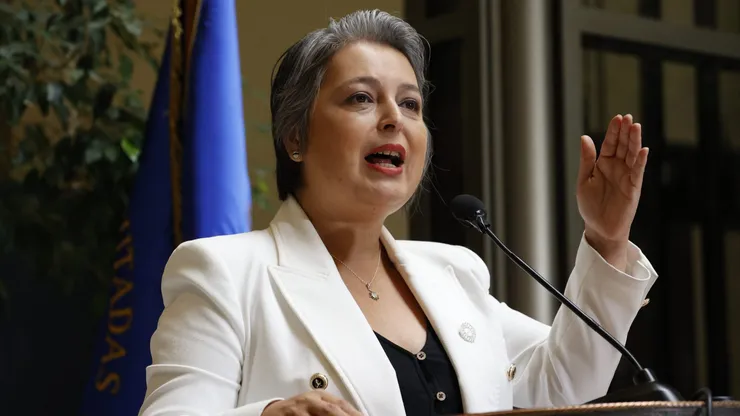 Sector público actualmente trabaja 44 horas semanales.