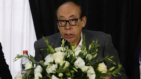 Caamaño le pega en el suelo al "niño" Stöhwing.