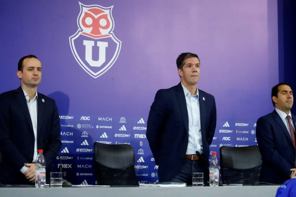 Michael Clark encabeza Junta de Accionistas en Azul Azul (Photosport)