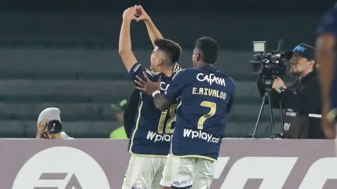 Daniel Felipe Ruiz celebra el gol de Millonarios.