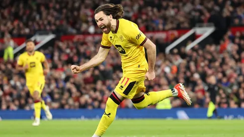 Ben Brereton manda a callar a Old Trafford.