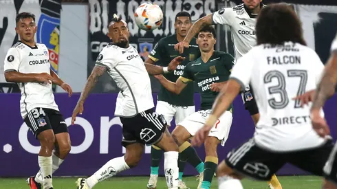 En Perú le sacaron la lengua a Arturo Vidal.