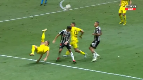 Chilena de Leo Fernández: asistencia mágica de ex Universidad de Chile en Peñarol.