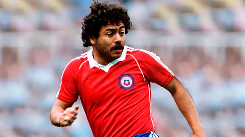 Caszely, la primera tarjeta roja en la historia de los Mundiales.